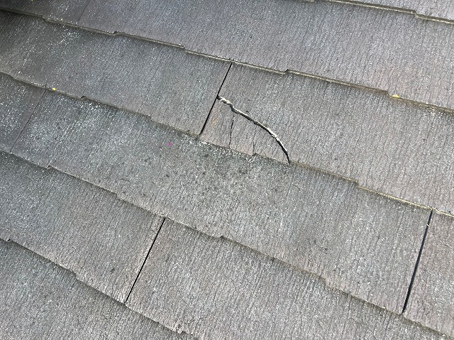 カラーベスト屋根　ひび割れ